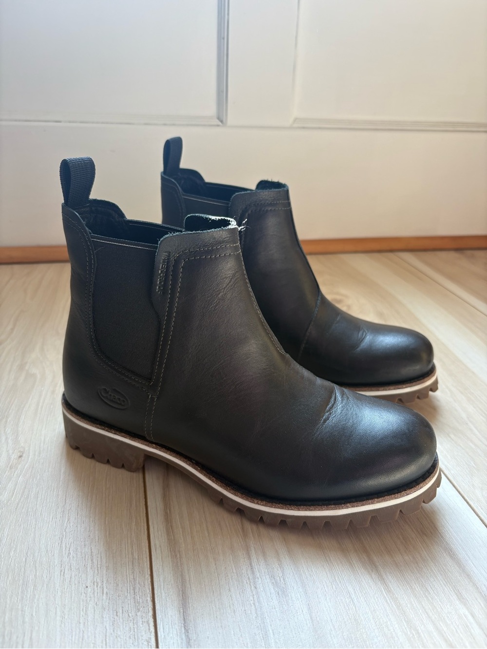 Chaco Chelsea Boots Womens 7.5 Black Waterproof Leather Lug Sole Ankle Boot - Picture 2 of 7